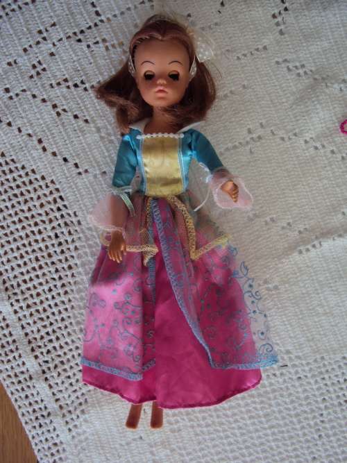 Vintage Sindy doll much played with, rooted eyelashes (thin hair some empty hair plugs)