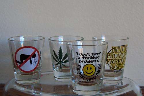 NOVELTY ASSORTED SHOT GLASSES (4x)