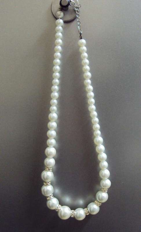 PRETTY NECKLACE