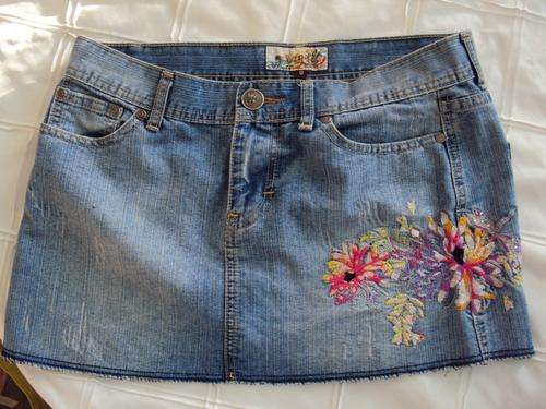 DENIM EMBROIDERED MINI SKIRT (size 12)