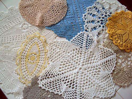 Assorted Lot of 10 crochet doilies, mixed sizes and colours - R1 bid gets ALL