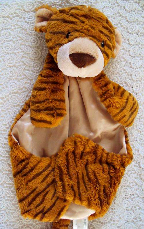 A Gund BABY HUGGY BUDDY "Weasley" Soooo very very soft like a rabbit's fur (like new)