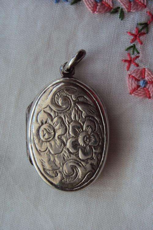 Sterling Silver Oval shape Locket engraved with sunflowers (in gift box)