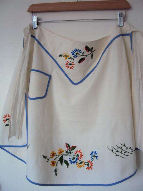 Granny's Hand Embroidered good quality cotton apron with a pocket - vintage