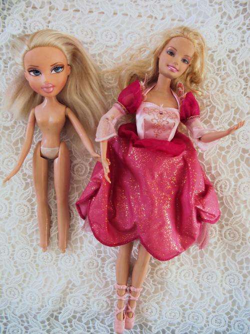 Mattel Barbie Ballerina (light up twirling skirt, 1 hand chewed) Bratz doll (no shoes)