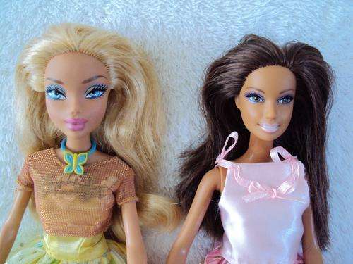 Mattel Barbies 1 Blond and 1 Brunette, both very beautiful (plus extra outfit each)