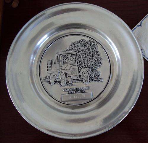 "Old Number 1 Oshkosh 1917" plate (pewter ?) (3D) engraved