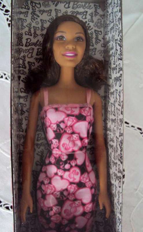 A no fuss basic Barbie with a very sincere smile Mattel (new in box)