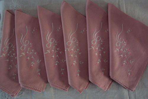 Set of 6 serviettes dusty pink with machine embroidered corner - elegant