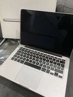 2015 13` MacBook Pro in Excellent condition!