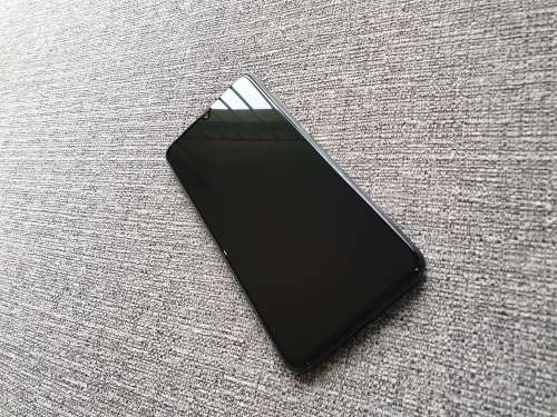 SAMSUNG GALAXY A70