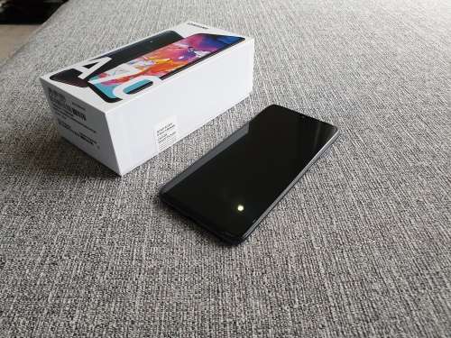 SAMSUNG GALAXY A70
