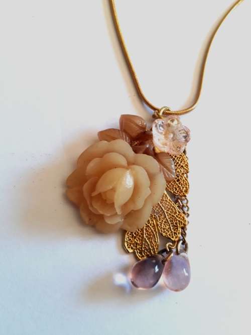 MARYKAY - PRETTY AS A PICTURE - ONE OF A KIND, HANDMADE, VINTAGE INSPIRED NECKLACE