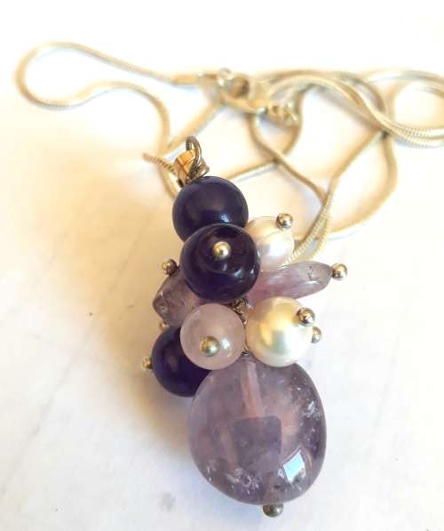 MARYKAY - STUNNING CLUSTER OF AMETHYST GEMSTONE BEADS PENDANT