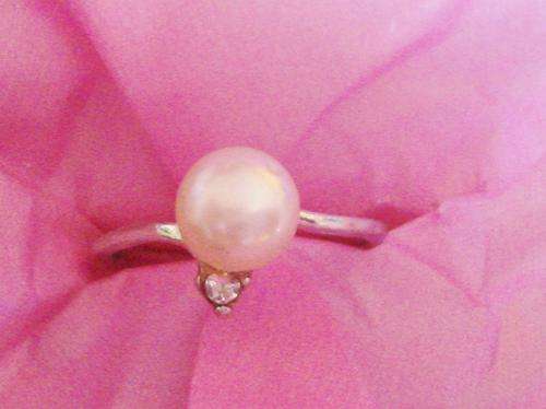 MARYKAY - LOVELY FRESHWATER APRICOT PINK PEARL SILVER DRESS RING WITH CUBIC ZIRCONIA ACCENT