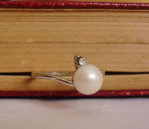 MARYKAY - LOVELY FRESHWATER SATIN WHITE PEARL SILVER RING & CUBIC ZIRCONIA ACCENT-JUNE BIRTHSTONE