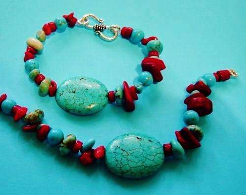 MARYKAY - TERRIFIC TURQUOISE AND CORAL GEMSTONE  BRACELET