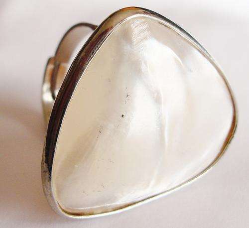 MARYKAY - STUNNING ELECTROPLATED MOTHER OF PEARL COCKTAIL RING -