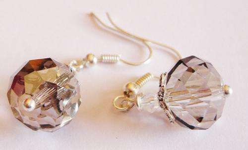 MARYKAY - STUNNING GENUINE SWAROVSKI CRYSTAL EARRINGS