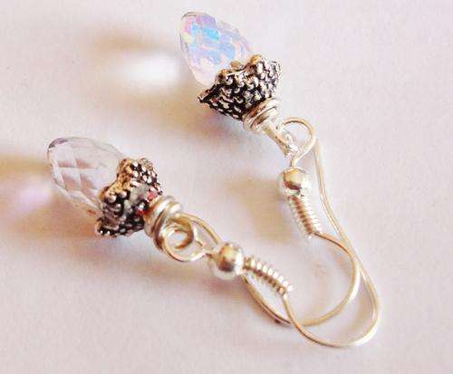 MARYKAY - STUNNING GENUINE ACORN SWAROVSKI CRYSTAL EARRINGS
