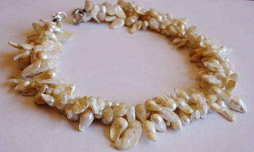MARYKAY - PEARLS AND PEARLS - LOVELY CREAMY WHITE GENUINE FRESHWATER PEARL NECKLACE