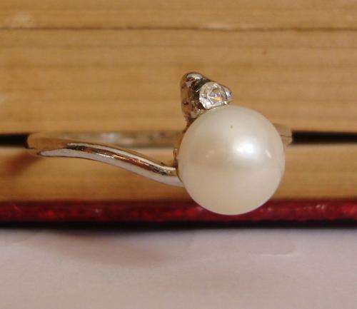 MARYKAY - LOVELY WHITE/CREAM PEARL SILVER DRESS RING WITH CUBIC ZIRCONIA ACCENT