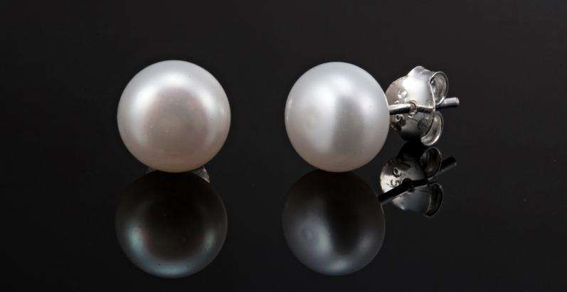MARYKAY - GENUINE WHITE FRESHWATER PEARL EARRINGS  IN .925 STERLING SILVER