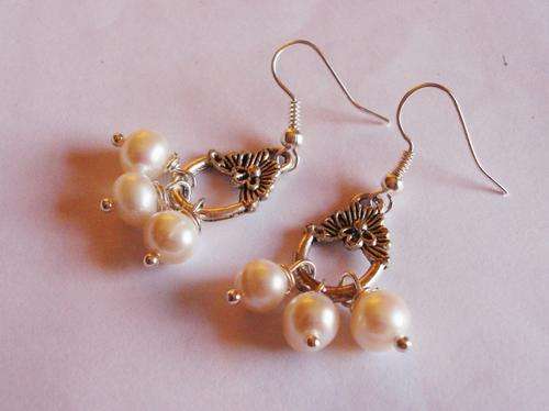 MARYKAY - DELIGHTFUL STERLING SILVER PETITE WHITE GENUINE FRESHWATER PEARL EARRINGS