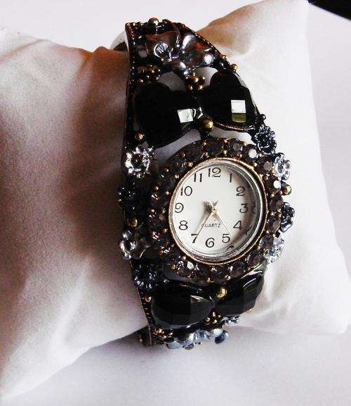 MARYKAY - GORGEOUS BLACK AND SILVER CRYSTAL DECORATIVE  BRACELET WATCH