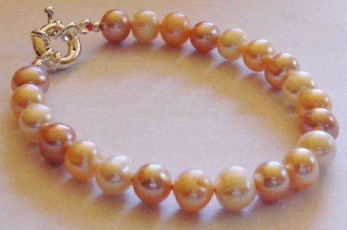 MARYKAY - LOVELY MULTI COLOURED GENUINE FRESHWATER PEARL BRACELET
