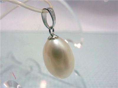 MARYKAY - 8mm WHITE GENUINE FRESHWATER PEARL PENDANT - FREE CHAIN