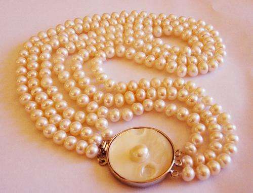 MARYKAY - LOVELY PEACOCK 3 ROW BLACK GENUINE FRESHWATER PEARL NECKLACE WITH MABE CLASP