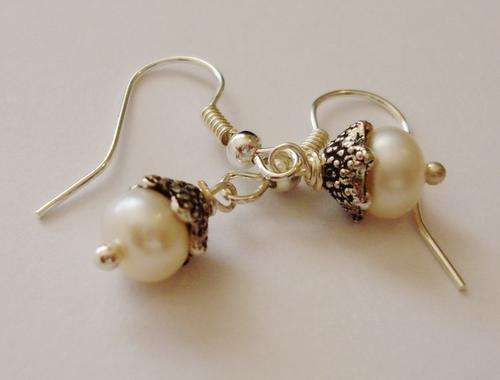 MARYKAY - DELIGHTFUL STERLING SILVER PETITE WHITE GENUINE FRESHWATER PEARL EARRINGS