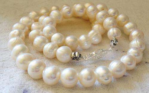 MARYKAY - PEARLS AND PEARLS - LOVELY WHITE GENUINE FRESHWATER PEARL NECKLACE 48