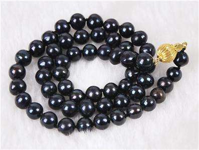MARYKAY - NATURAL JAPANESE AKOYA SALTWATER  PEARL NECKLACE