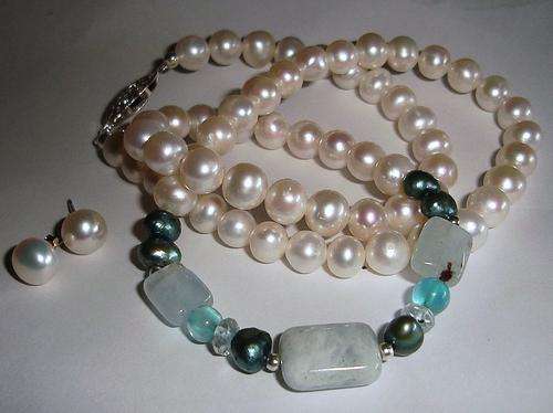 MARYKAY - MARCH BIRTHSTONE - COMBINATION OF NATURAL AQUAMARINE AND WHITE FRESHWATER PEARL NECKLACE
