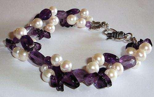 MARYKAY COLLECTION - STRIKING 3 STRAND FRESHWATER PEARL & AMETHYST BRACELET