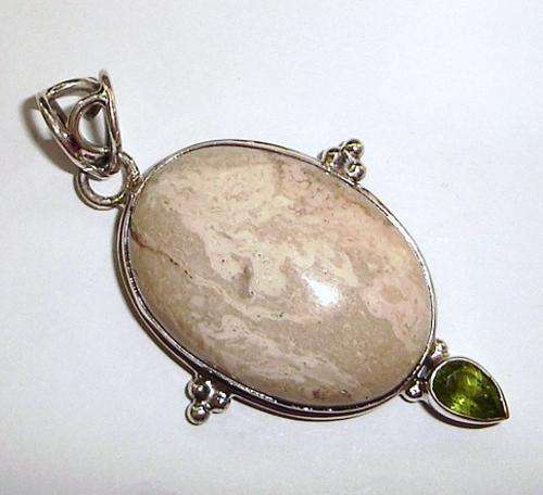 MARYKAY - LOVELY WOOD JASPER & PERIDOT PENDANT IN SOLID .925 STERLING SILVER