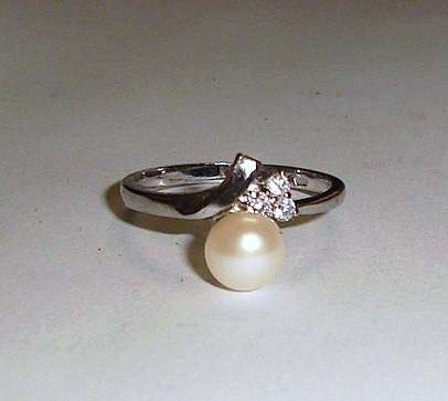 MARYKAY - LOVELY GENUINE FRESHWATER WHITE PEARL RING - SILVER 7.5/P