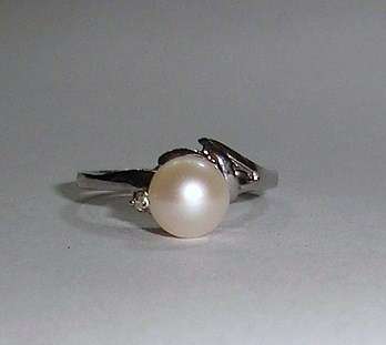MARYKAY - LOVELY GENUINE FRESHWATER WHITE PEARL RING - SILVER 5.5/L