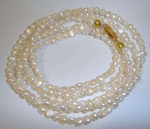 MARYKAY - DAINTY SEED PEARL GENUINE FRESHWATER PEARL NECKLACE