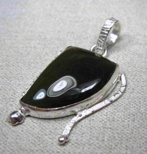 MARYKAY - STYLISH NATURAL JASPER SILVER GEMSTONE PENDANT
