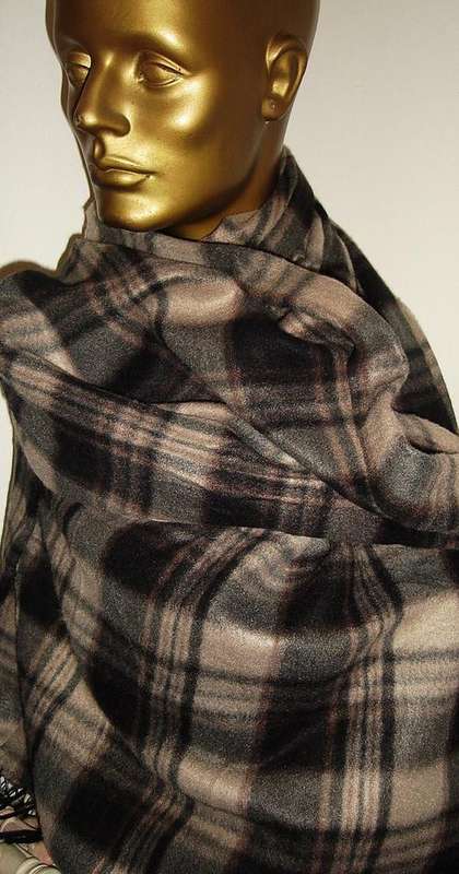 MARYKAY - LOVELY WARM FLEECE MATERIAL SCARF - GREAT FOR CHILLY WEATHER