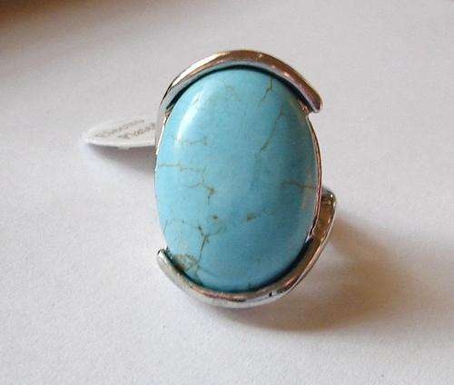 MARYKAY - STUNNING ELECTROPLATED NATURAL TURQUOISE COCKTAIL RING -