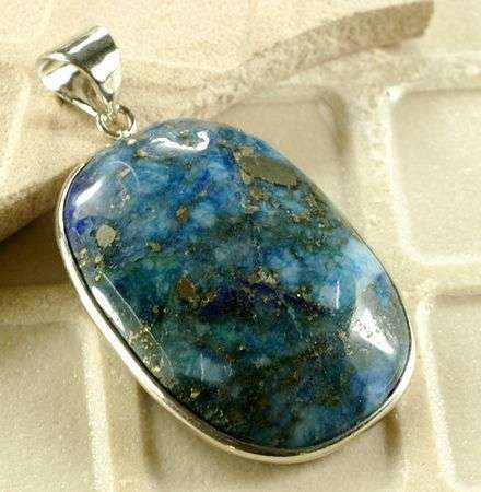MARYKAY - PYRITE IN BLUE LAPIS LAZULI NATURAL GEMSTONE PENDANT - WHITE GOLD PLATED