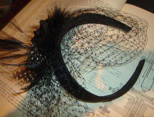 MARYKAY - ONE OF A KIND - STUNNING BLACK FEATHER BAND FASCINATION HAIR ACCESSORY