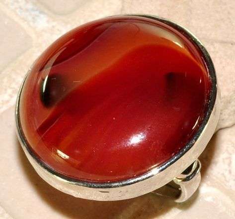MARYKAY - BEAUTIFUL CARNELIAN WHITE GOLD PLATED GEMSTONE RING