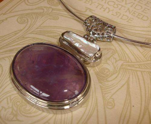 MARYKAY - HUGE AMETHYST AND BIWA PEARL SILVER CHOKER PENDANT