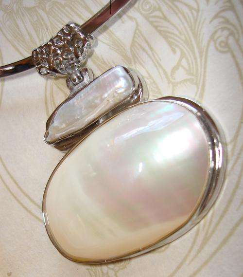 MARYKAY - HUGE MOTHER OF PEARL MOP AND BIWA PEARL SILVER CHOKER PENDANT