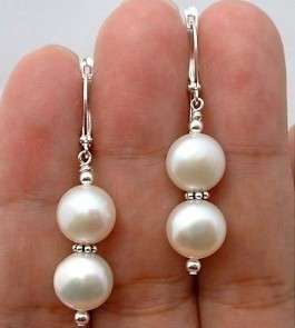 MARYKAY - A PAIR OF STUNNING CREAMY WHITE PERFECT ROUND SHELL PEARL EARRINGS - WEDDING